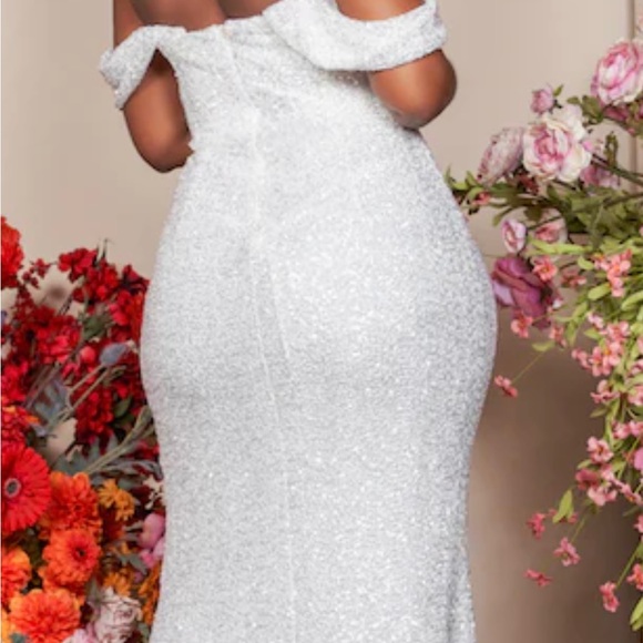 Never Worn Bridal Reception Gown - Picture 2 of 2